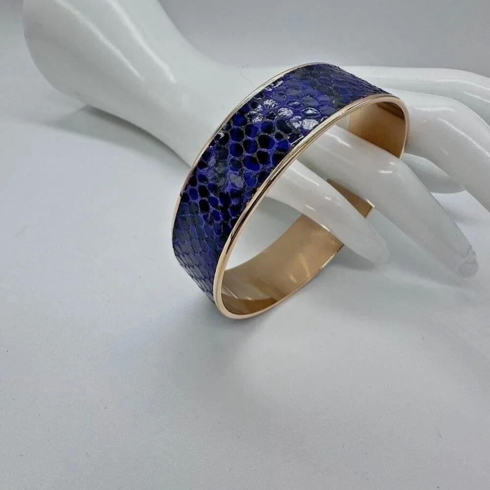 A V Max NYC Bracelet Purple Faux Reptile Skin Gold Tone .75‎ Wide Bangle